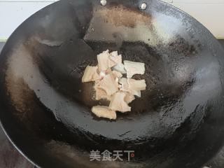 回锅肉炒钱袋蛋的做法步调：5