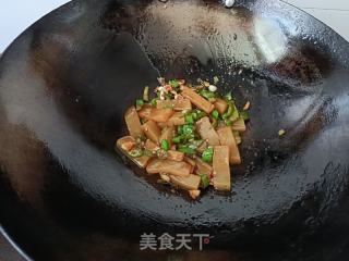 青椒炒魔芋的做法步调：6