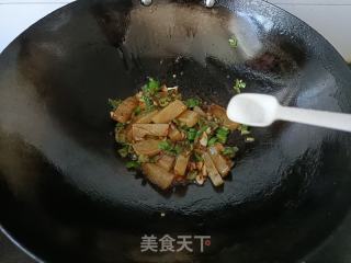 青椒炒魔芋的做法步调：5