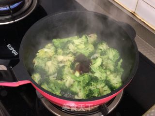 喷鼻菇西兰花的做法步调：3