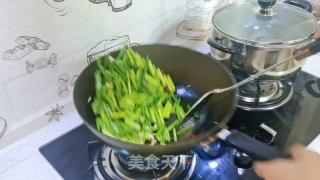 蒜苔炒鸡蛋的做法步调：7