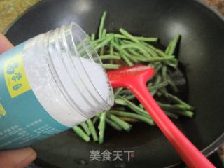 豇豆烧千张结的做法步调：6