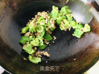 杮子椒炒牛肉的做法步调：6