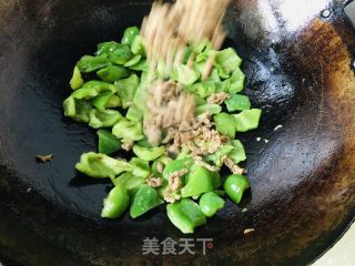 杮子椒炒牛肉的做法步调：5