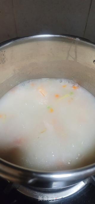 豌豆胡萝卜虾仁粥的做法步调：6