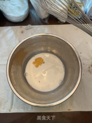 李子白茶磅蛋糕的做法步调：1