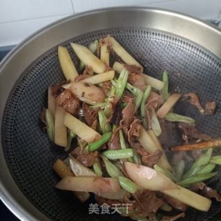 鸡翅花肉笋干炖云豆的做法步调：8