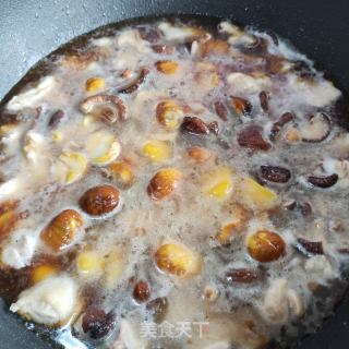 板栗烧鸡腿的做法步调：7