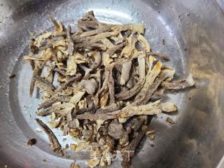 鹿茸菇炖鸡的做法步调：2