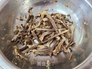 鹿茸菇炖鸡的做法步调：3
