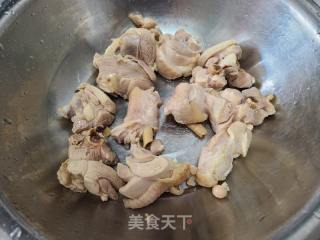 鹿茸菇炖鸡的做法步调：5