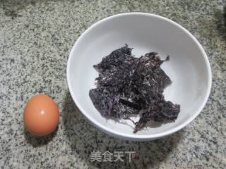 紫菜鸡蛋荞麦片女汤的做法步调：2