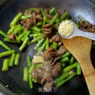 卤肥肠炖豆角的做法步调：14