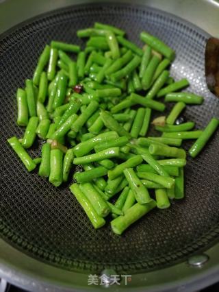 卤肥肠炖豆角的做法步调：9