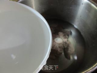 萝卜牛尾汤的做法步调：5