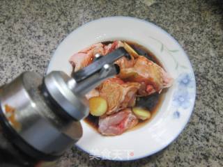 鸡翅中蒸豆腐的做法步调：5