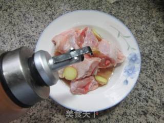 鸡翅中蒸豆腐的做法步调：4