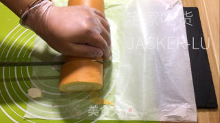 浮云瑞士卷，甘美奶油，坚实蛋糕，一心满意。的做法步调：25