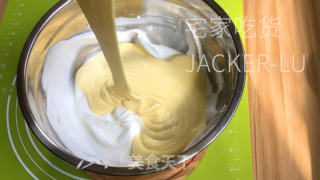 浮云瑞士卷，甘美奶油，坚实蛋糕，一心满意。的做法步调：11