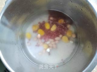 板栗花死白豆粥的做法步调：3