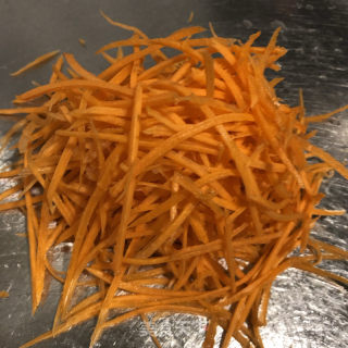 利剑菜豆腐汤的做法步调：1