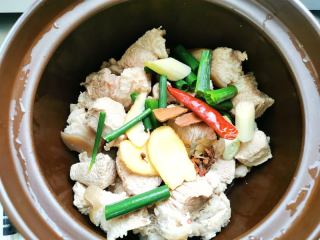 沙锅白烧肉的做法步调：9