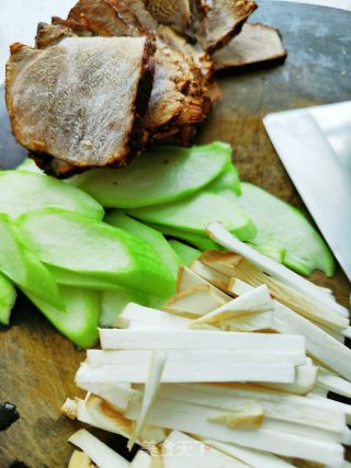 卤喷鼻牛肉煲仔饭的做法步调：5
