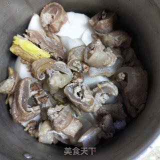 牛腩萝卜汤的做法步调：9