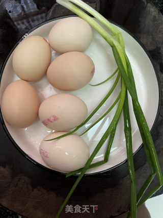 酱汁钱袋蛋的做法步调：1