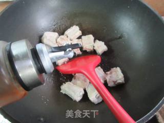 白烧鸡翅根排骨的做法步调：3