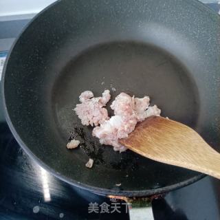 肉沫鸡枞花卤菠菜里的做法步调：2