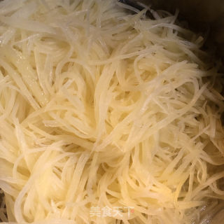 拌土豆丝的做法步调：3