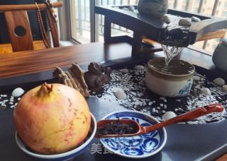 石榴白茶的做法步调：1