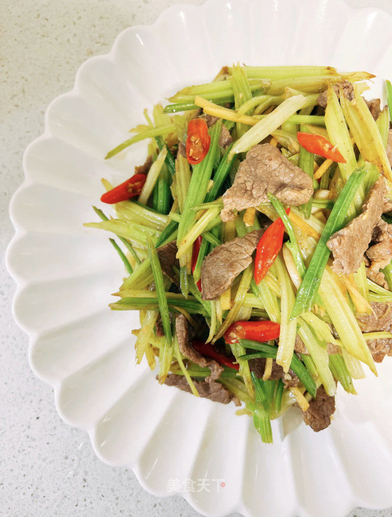 西芹炒牛肉（加肥版）的做法