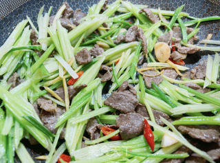 西芹炒牛肉（加肥版）的做法步调：6