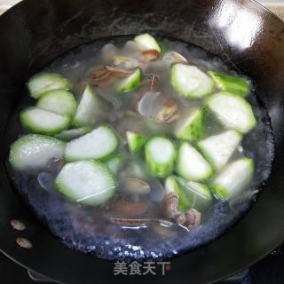 丝瓜花甲汤的做法步调：8