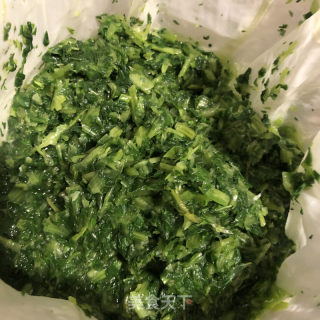 小利剑菜年夜肉包的做法步调：4