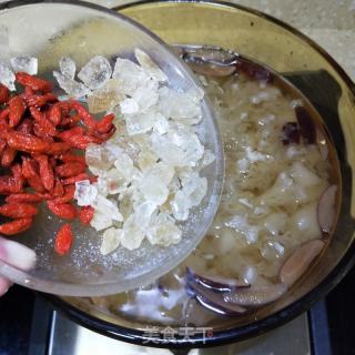 银耳百开雪梨汤的做法步调：9