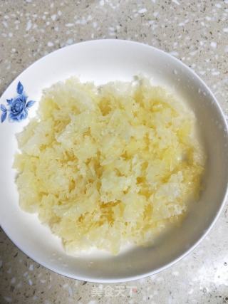银耳百开雪梨汤的做法步调：3
