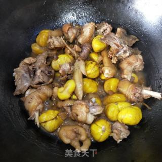板栗焖鸡的做法步调：12