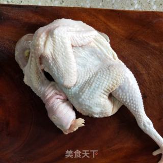 板栗焖鸡的做法步调：1