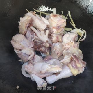 板栗焖鸡的做法步调：6