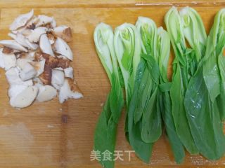蚝油喷鼻菇炒油菜的做法步调：3