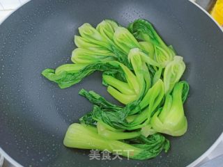 蚝油喷鼻菇炒油菜的做法步调：6