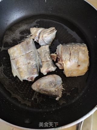 喷鼻煎马友鱼的做法步调：4