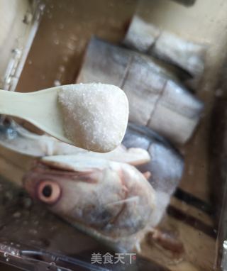 喷鼻煎马友鱼的做法步调：2