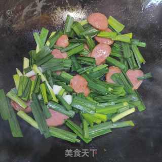 蒜苗鹅肉肠焖饭的做法步调：4