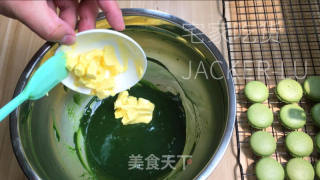 抹茶马卡龙，清爽抹茶，苦涩奶油，层层风味正在心中顺次迸收。的做法步调：19