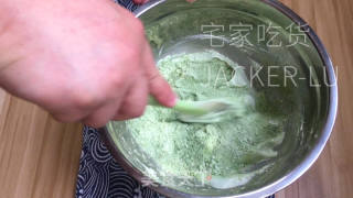 抹茶马卡龙，清爽抹茶，苦涩奶油，层层风味正在心中顺次迸收。的做法步调：6