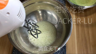 抹茶马卡龙，清爽抹茶，苦涩奶油，层层风味正在心中顺次迸收。的做法步调：2